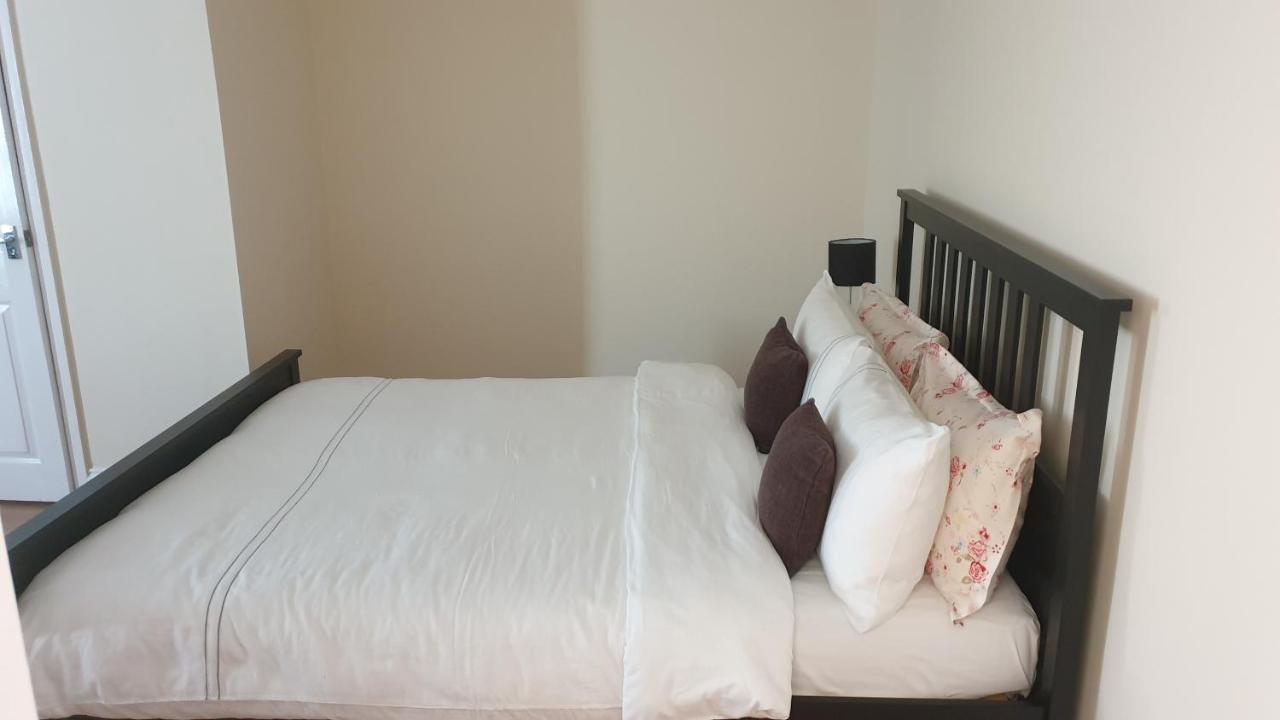 Guess Bungalow Wembley Apartment ลอนดอน ภายนอก รูปภาพ