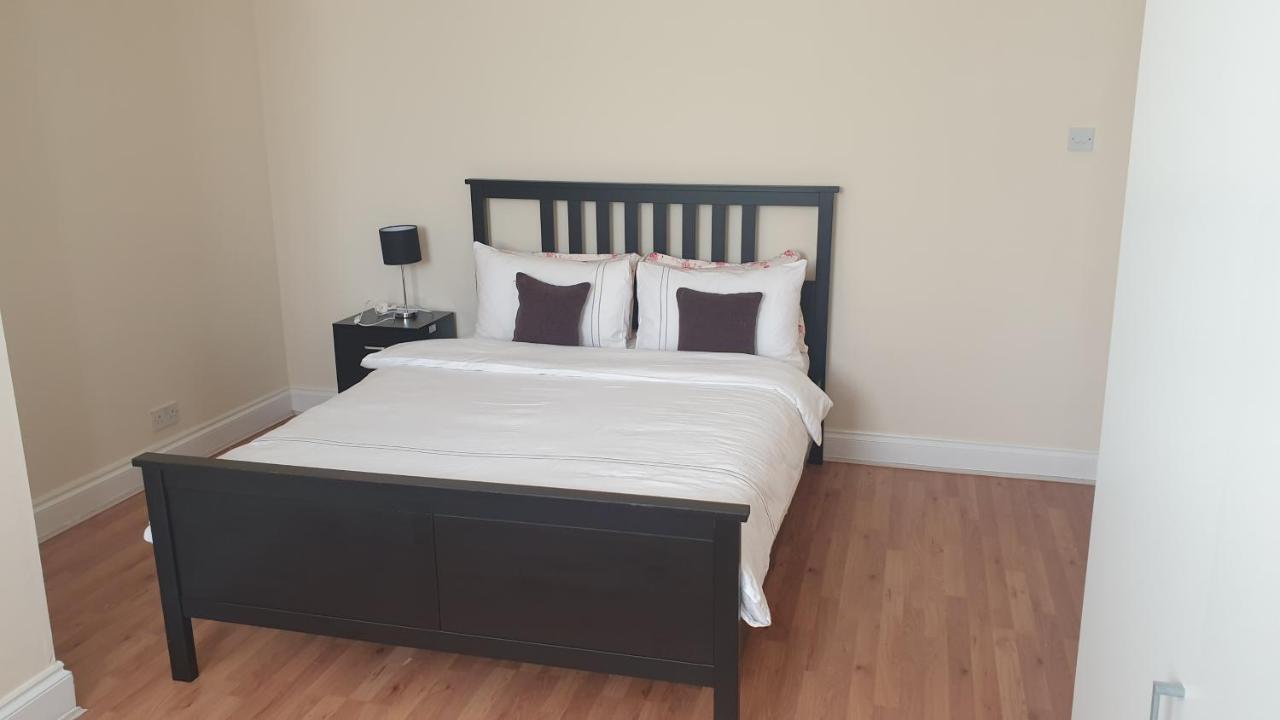 Guess Bungalow Wembley Apartment ลอนดอน ภายนอก รูปภาพ