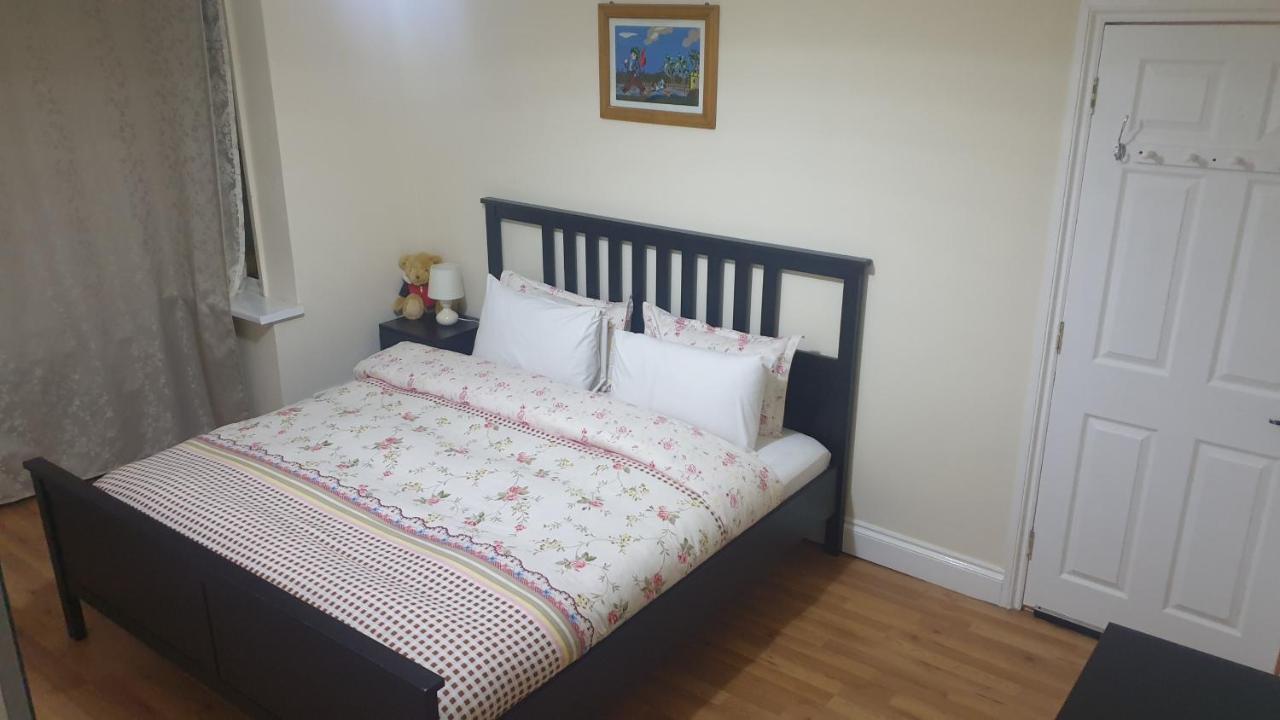 Guess Bungalow Wembley Apartment ลอนดอน ภายนอก รูปภาพ