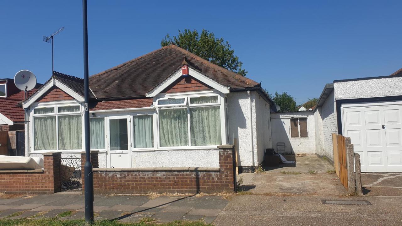 Guess Bungalow Wembley Apartment ลอนดอน ภายนอก รูปภาพ